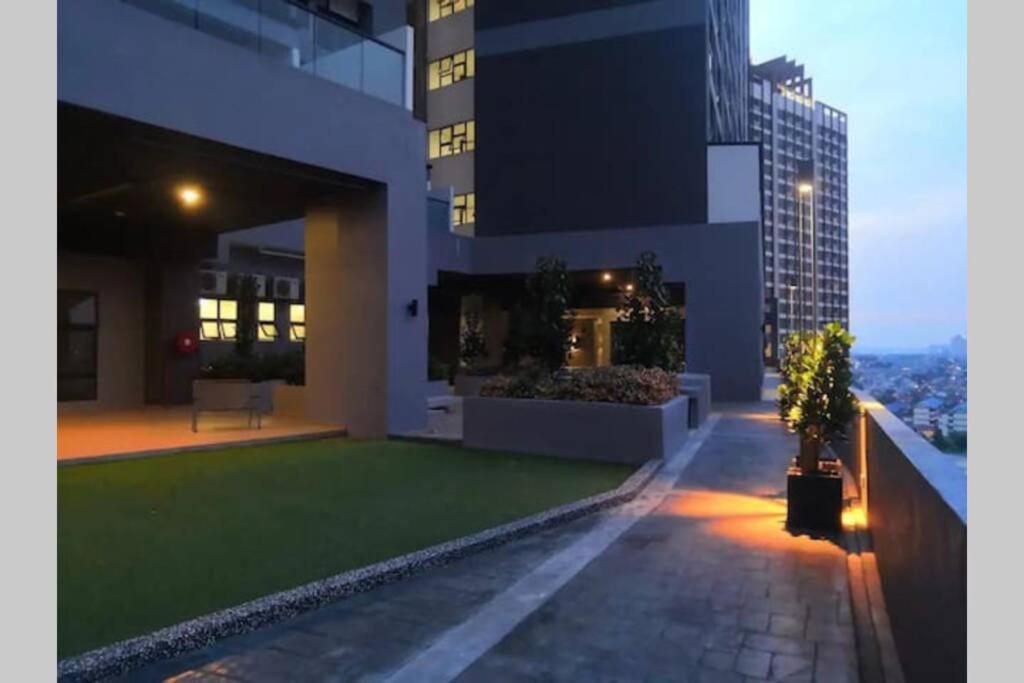 Apple Home 2 At Menara Simfoni, King Size Bed, Cheras, Nexflix, Wifi, Parking Seri Kembangan Dış mekan fotoğraf